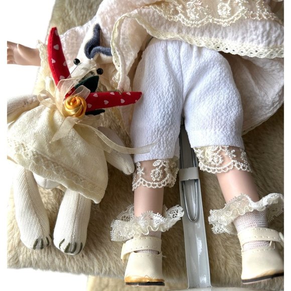 Vintage Porcelain Little Girl‎ Doll Holding a Rabbit - Stand Included - Picture 7 of 10